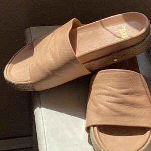 Beek leather  Women's Tan Slide Sandals size 7 fits like an 8